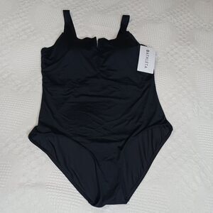 Athleta Women's Black Swimsuit size 38D/DD